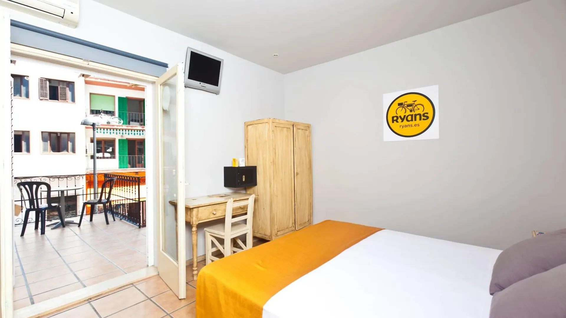 Ten Hostel Ibiza